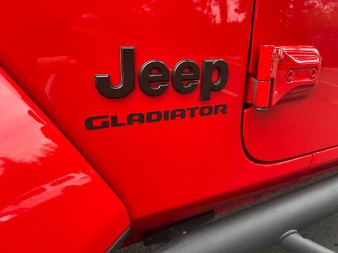 Used 2020 Jeep Gladiator Overland image 32