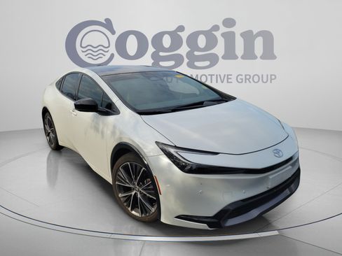 Used 2025 Toyota Prius Limited w/ Limited Premium Package FWD image 7