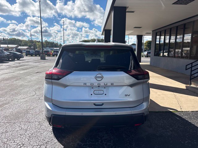 Used 2024 Nissan Rogue SV FWD image 8