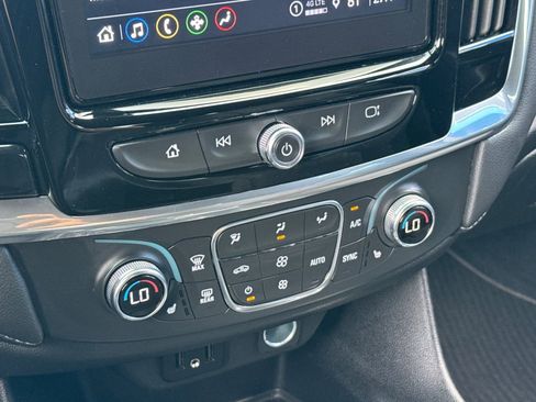 Used 2023 Chevrolet Traverse LT image 30
