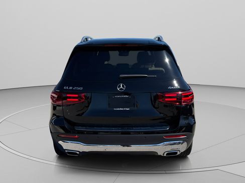 Used 2026 Mercedes-Benz GLB 250 4MATIC image 4