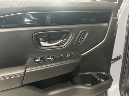 Used 2025 Honda Pilot TrailSport image 17