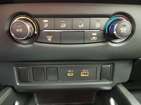 Used 2024 Nissan Frontier SV image 61