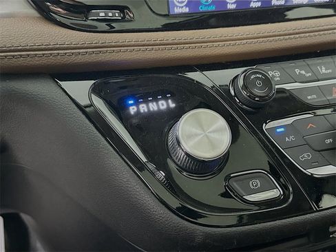 Used 2019 Chrysler Pacifica Limited w/ Tire & Wheel Group image 22