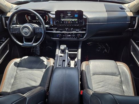 Used 2023 Nissan Pathfinder Platinum w/ Black Appearance Package FWD image 17