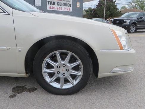 Used 2010 Cadillac DTS Luxury FWD image 46