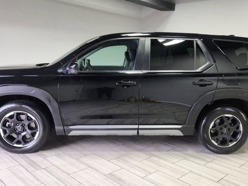 Used 2025 Honda Pilot EX-L image 2