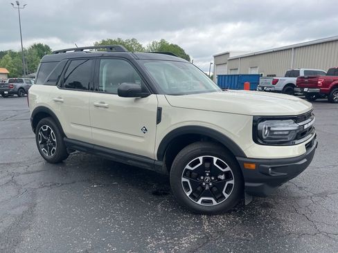 Used 2024 Ford Bronco Sport Outer Banks w/ Tech Package AWD/4WD image 2