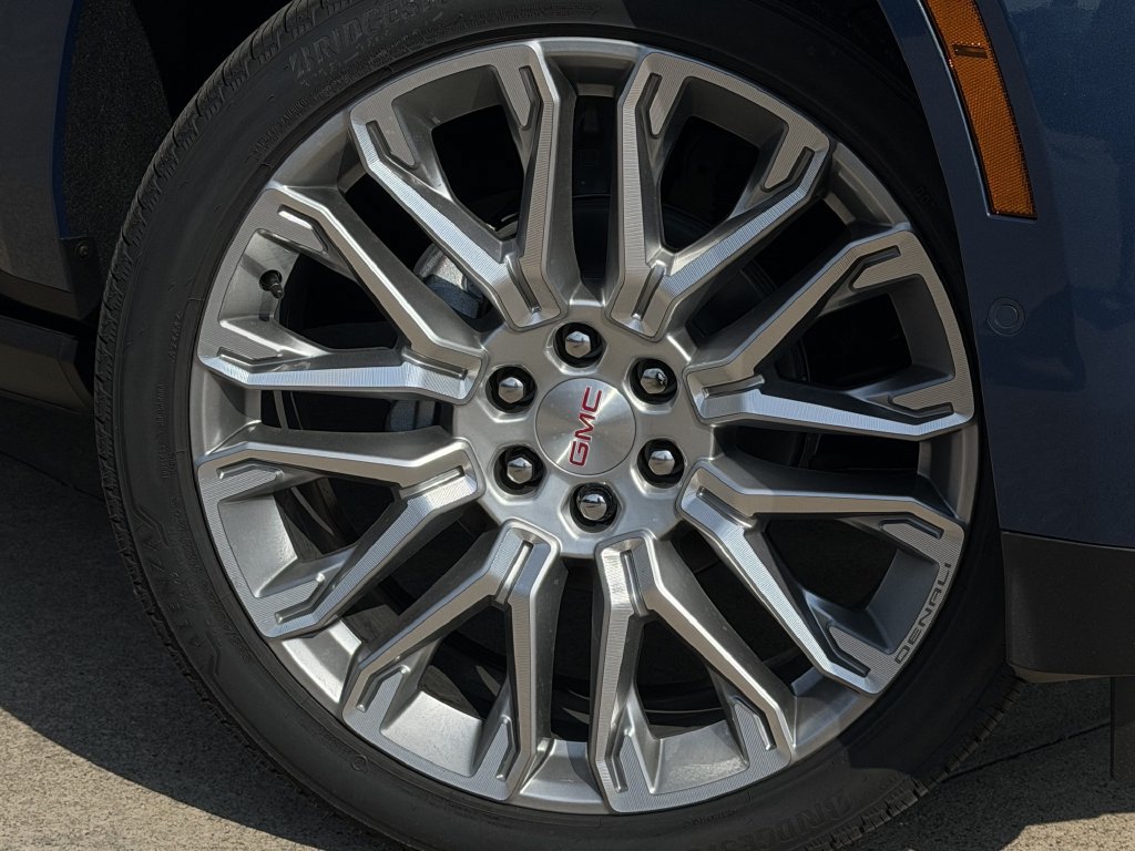 New 2027 GMC Yukon Denali w/ Denali Reserve Package AWD/4WD image 9