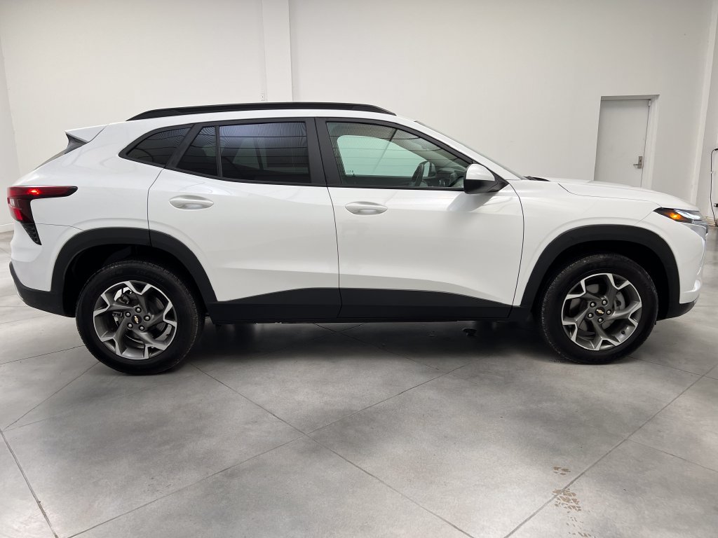 Used 2025 Chevrolet Trax LT FWD image 10