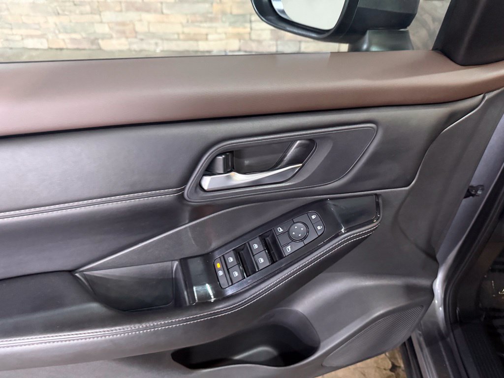 Certified 2023 Nissan Rogue SV w/ SV Premium B Package FWD image 7