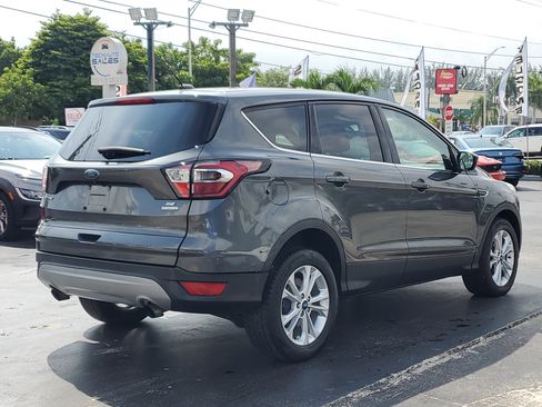 Used 2017 Ford Escape SE image 6