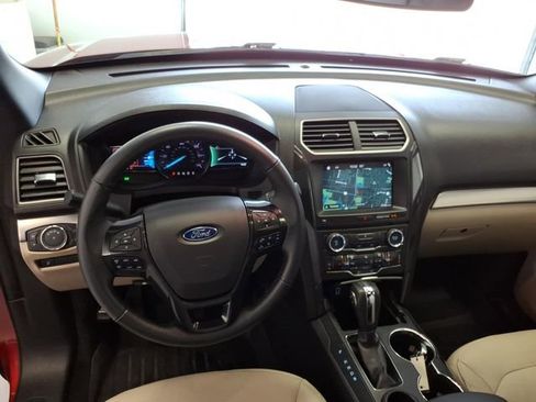 Used 2018 Ford Explorer XLT w/ Equipment Group 202A FWD image 14