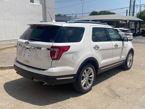 Used 2018 Ford Explorer Limited w/ Equipment Group 301A FWD image 4