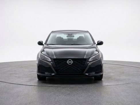 Used 2025 Nissan Altima 2.5 SV image 2