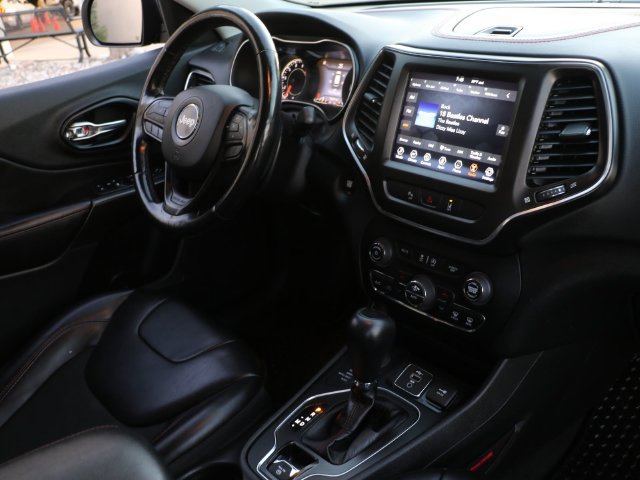 Used 2021 Jeep Cherokee Trailhawk AWD/4WD image 12