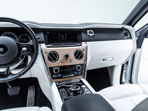 Used 2019 Rolls-Royce Cullinan AWD/4WD image 22