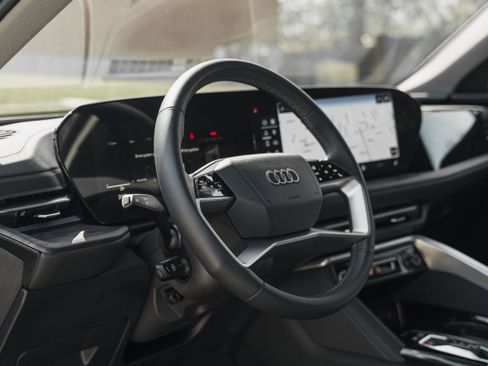 Certified 2025 Audi Q5 Premium w/ Convenience Package image 9