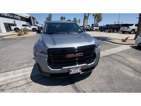 Used 2023 GMC Acadia SLE w/ Driver Convenience Package FWD image 3