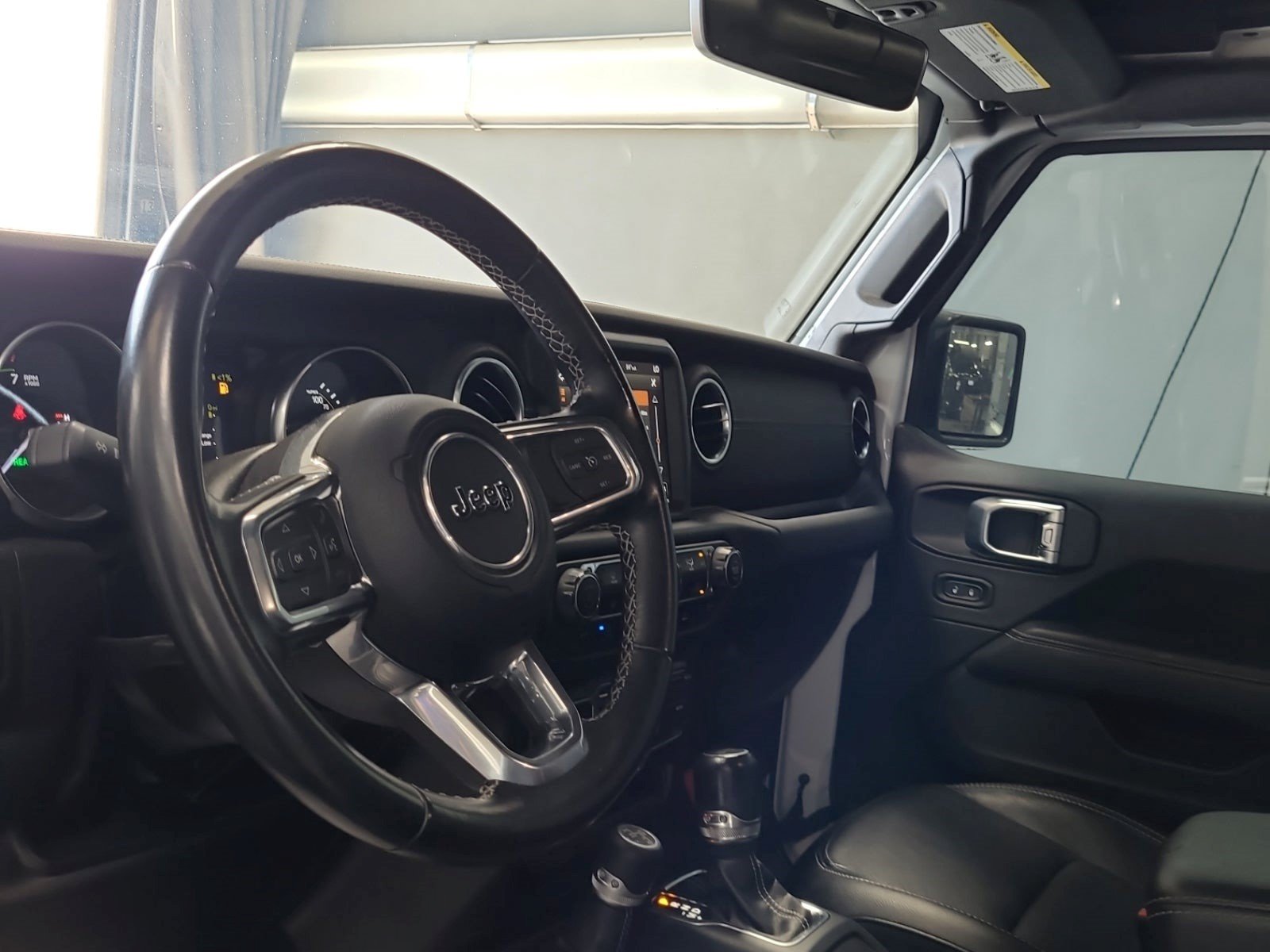 Used 2022 Jeep Wrangler Unlimited Sahara AWD/4WD image 8