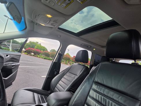 Used 2010 Ford Escape XLT FWD image 16