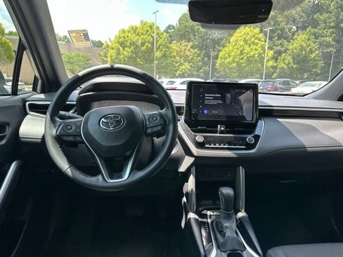Used 2024 Toyota Corolla Cross AWD Hybrid w/ Moonroof Package image 11