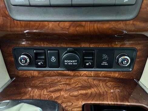 Used 2016 INFINITI QX80 4WD w/ Deluxe Technology Package image 31