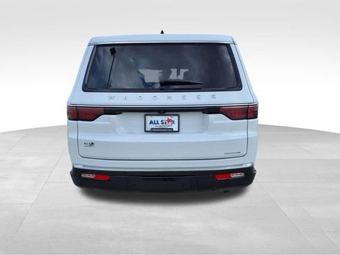 Used 2024 Jeep Wagoneer L Series II w/ Flexible Seating Group RWD image 7