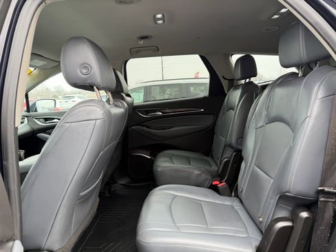 Used 2020 Buick Enclave Essence image 17