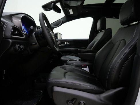 New 2026 Chrysler Pacifica Select AWD/4WD image 12