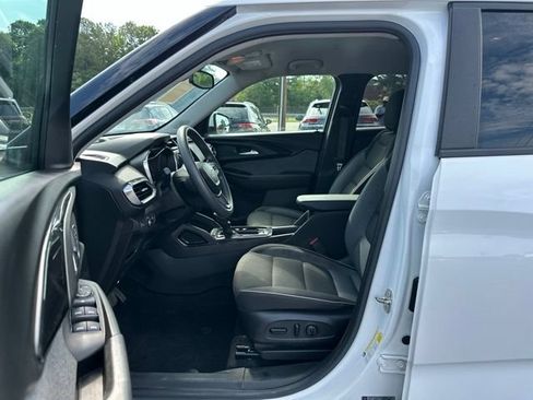 Used 2023 Chevrolet TrailBlazer LT w/ Convenience Package FWD image 9