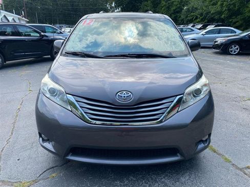 Used 2012 Toyota Sienna XLE image 6