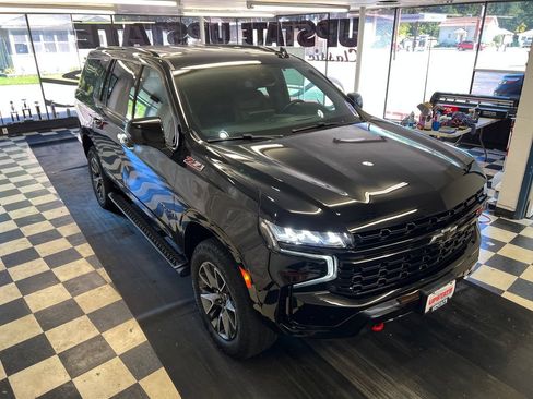 Used 2023 Chevrolet Tahoe Z71 w/ Luxury Package AWD/4WD image 17