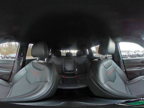 Used 2025 Jeep Compass Trailhawk image 40