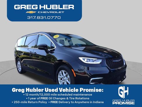 Used 2024 Chrysler Pacifica Touring-L FWD image 4