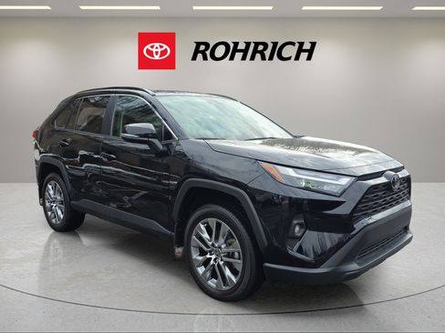 Used 2023 Toyota RAV4 XLE Premium AWD/4WD image 4