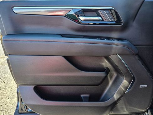 Used 2025 Chevrolet Tahoe RST w/ Comfort Package image 11