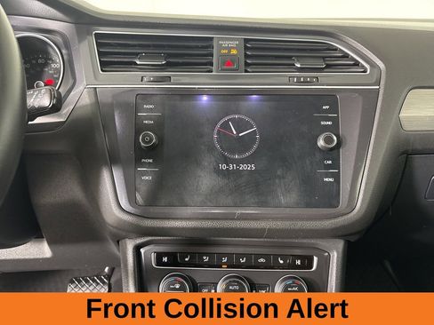 Used 2021 Volkswagen Tiguan SE image 15