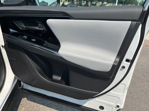Certified 2023 Subaru Solterra AWD image 16