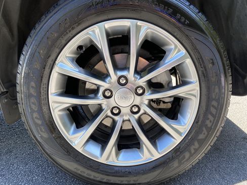 Used 2021 Jeep Cherokee Latitude Plus w/ Sun & Sound Group FWD image 42