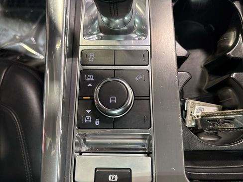 Used 2018 Land Rover Range Rover Sport SE image 26