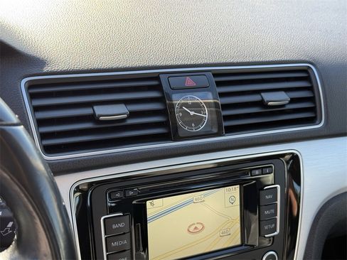 Used 2012 Volkswagen Passat 2.5 SE image 23