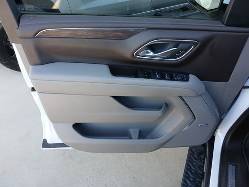 Used 2024 Chevrolet Suburban Z71 w/ Luxury Package image 23