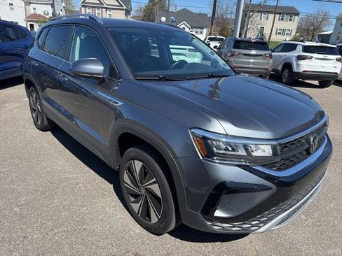 Used 2024 Volkswagen Taos SE image 4