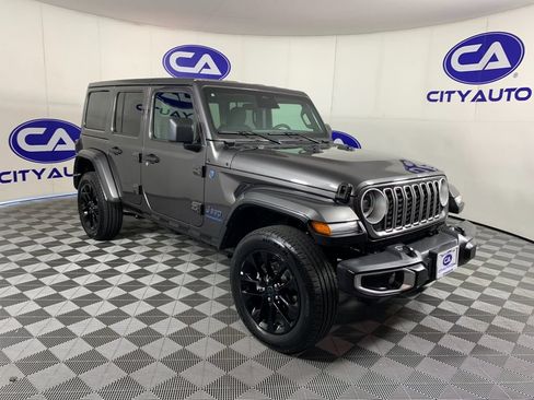Used 2025 Jeep Wrangler Unlimited Sahara w/ Safety Group AWD/4WD image 1