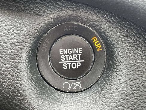 Used 2022 Jeep Cherokee Latitude Lux w/ Sun & Sound Group AWD/4WD image 36