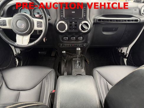 Used 2014 Jeep Wrangler Unlimited Sahara image 13