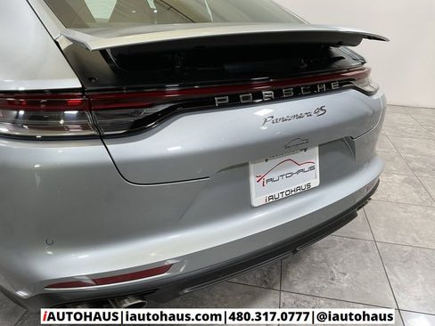 Used 2022 Porsche Panamera 4S w/ Premium Package image 44