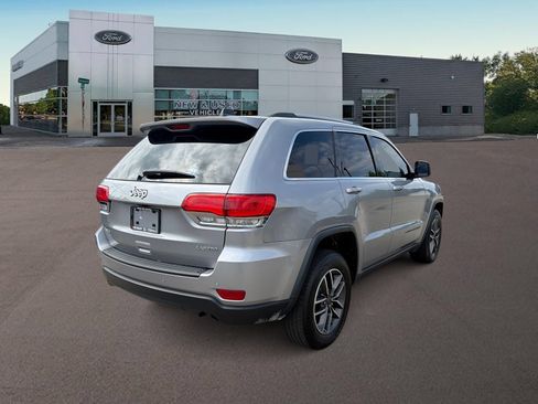 Used 2019 Jeep Grand Cherokee Laredo w/ Security & Convenience Group AWD/4WD image 9