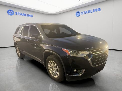 Used 2021 Chevrolet Traverse LT image 2